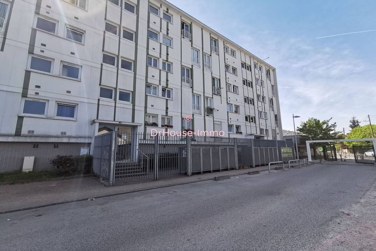 Appartement à CLICHY-SOUS-BOIS