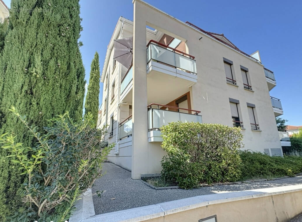 Appartement à SAINT-GENIS-LAVAL