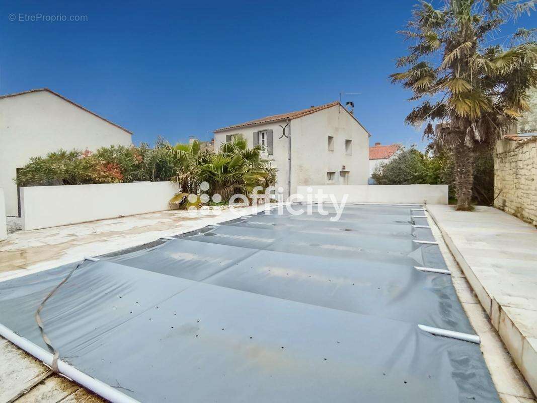 Maison à CROIX-CHAPEAU