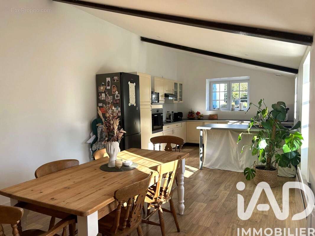 Maison 131 m² à La Chapelle-Hermier  - photo 4
