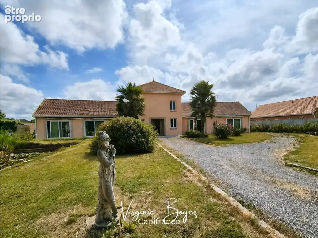 Maison à OYE-PLAGE
