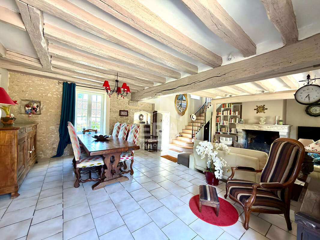 Maison à EGREVILLE