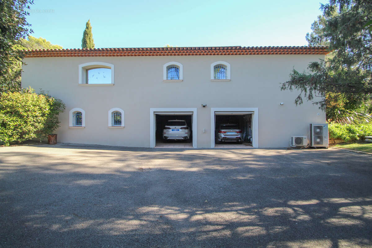 Maison à PUGET-SUR-ARGENS