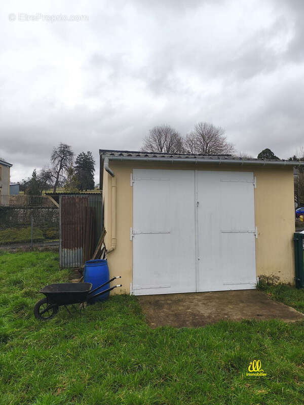 Terrain à FRANCHEVAL