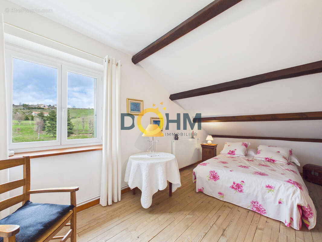 Maison rénovée de 180 m2 à vendre à Saugues avec terrain clos de 600 m2 - photo 7