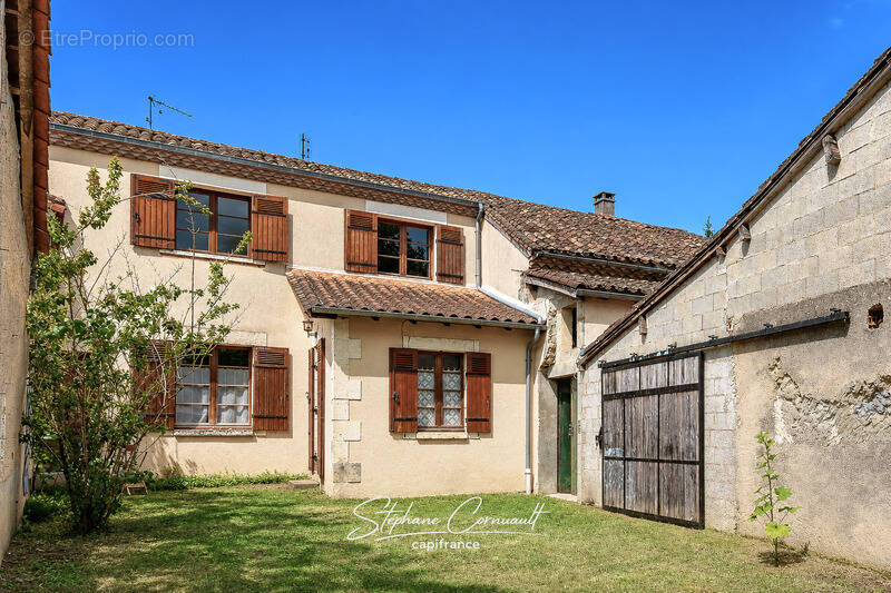 Maison à NEUVIC