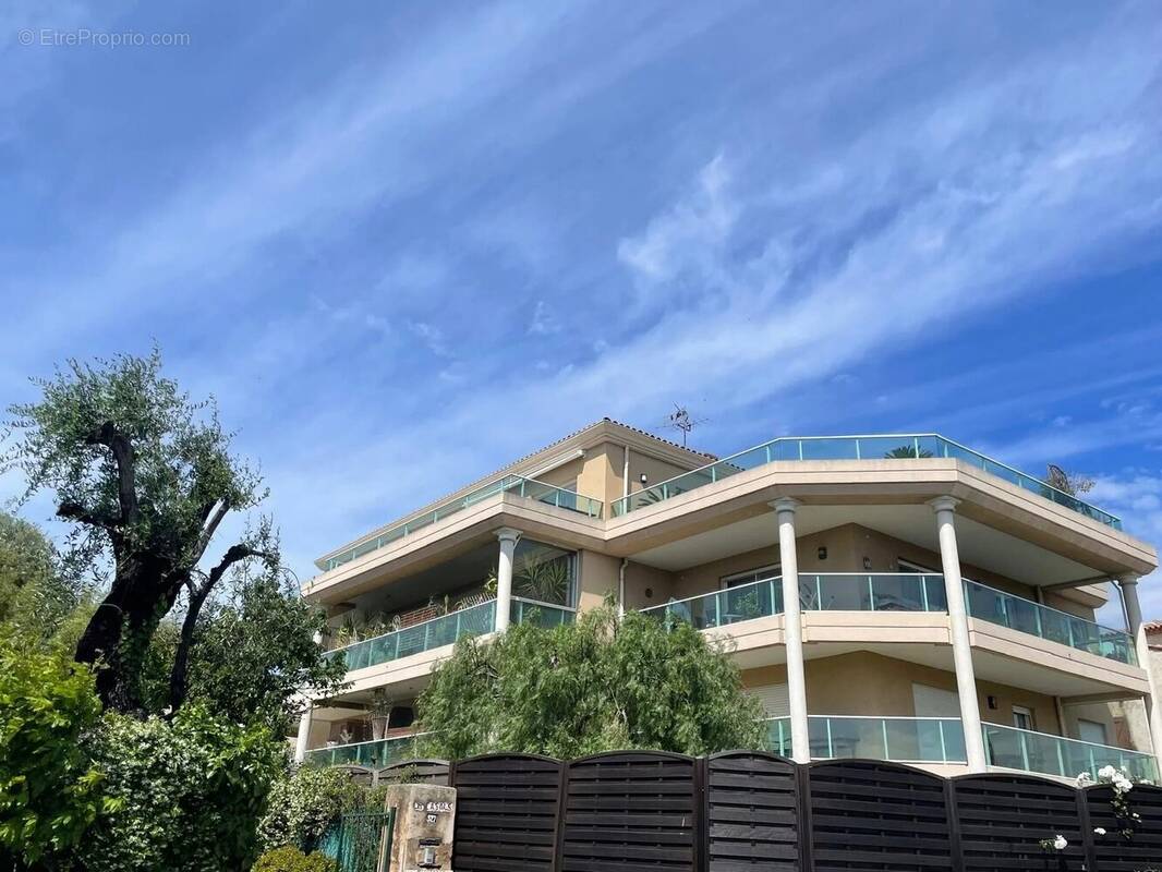 Appartement à SAINT-LAURENT-DU-VAR