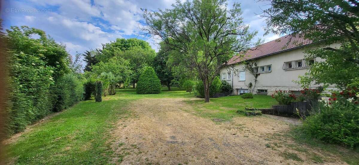 Maison 260 m² à Chatellerault  - photo 2
