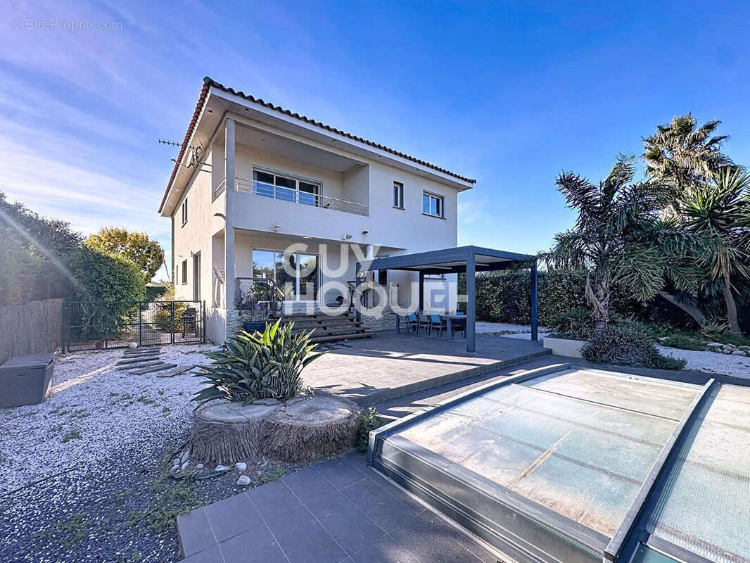 Maison à SAINT-LAURENT-DE-LA-SALANQUE