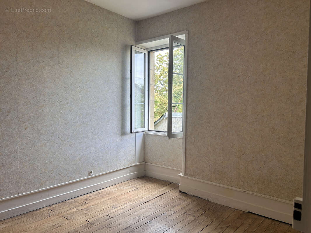 A VENDRE - Maison 5 pièces avec jardin et dépendances à Prissac - photo 11