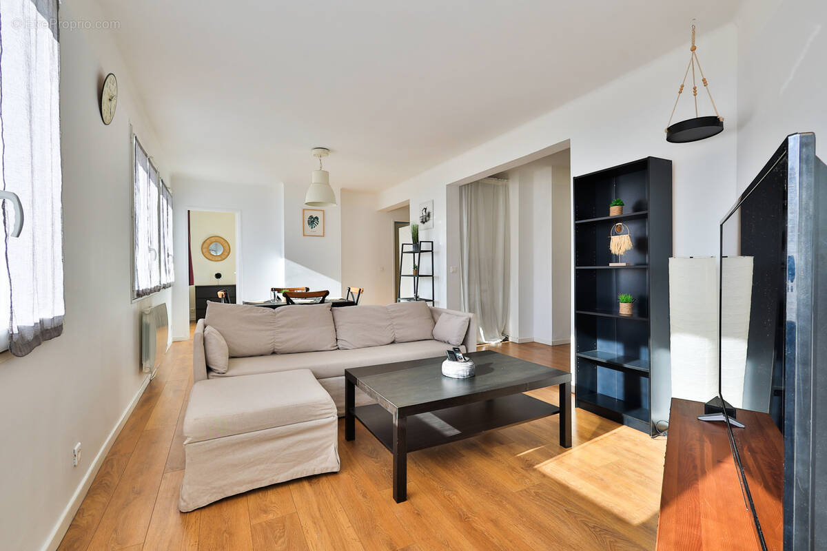 Appartement à LE REVEST-LES-EAUX