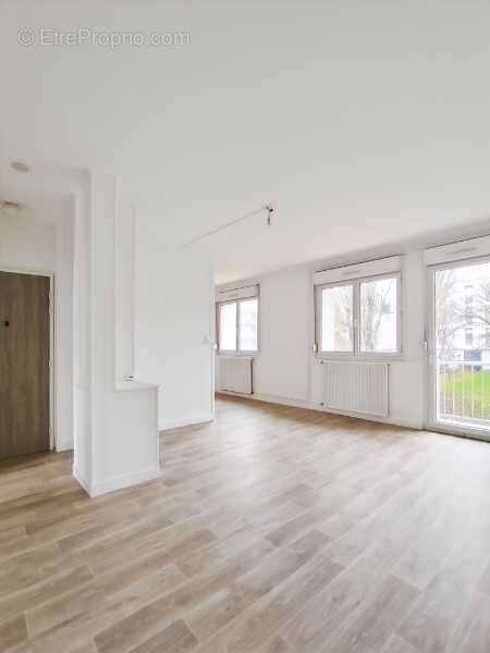 Appartement à GRAND-CHARMONT