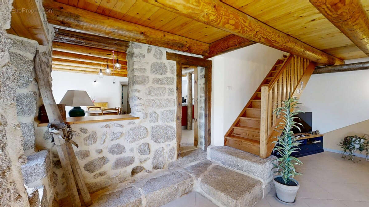 Maison à SAUGUES