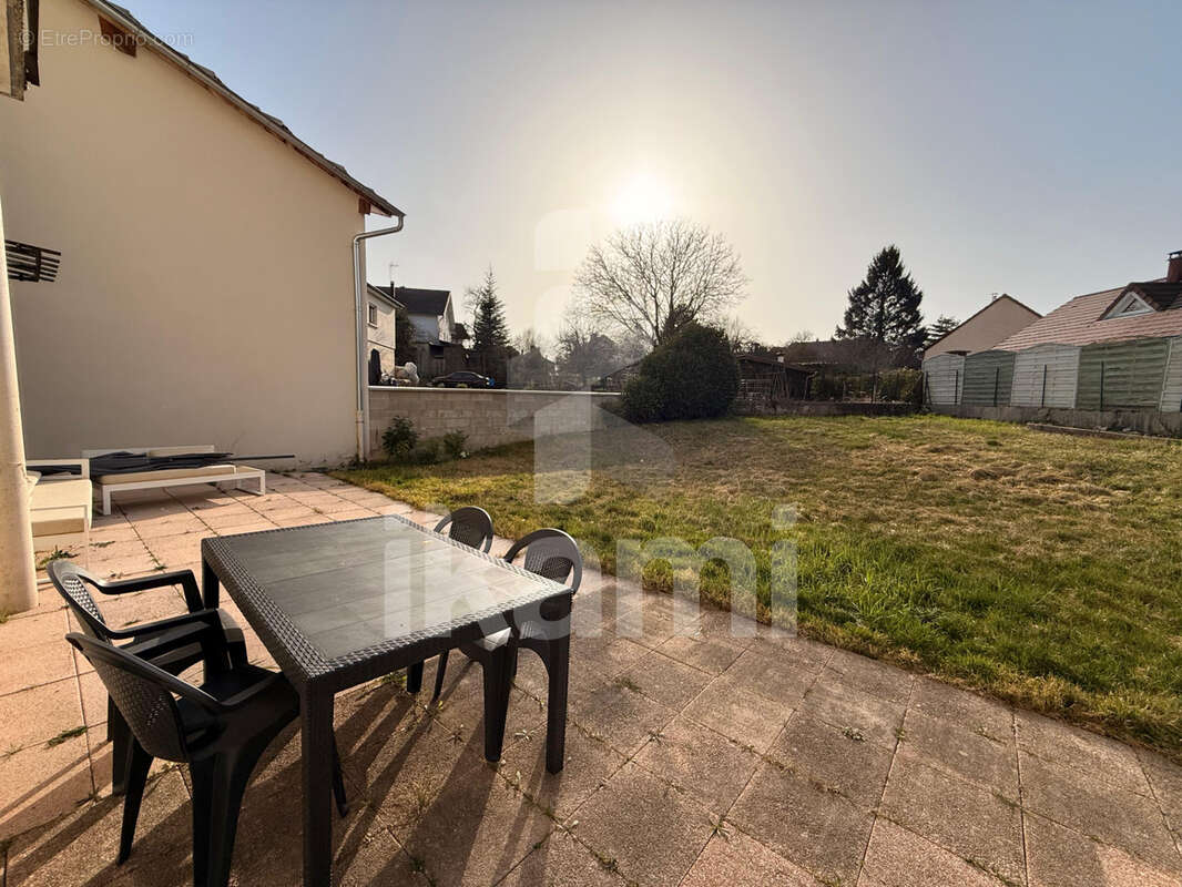 Appartement 3 pièces, 60m2 de plain-pied avec terrasse et jardin 250 m2 - photo 2