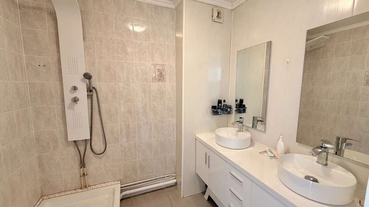 Appartement 80 m² à Vitrolles  - photo 7