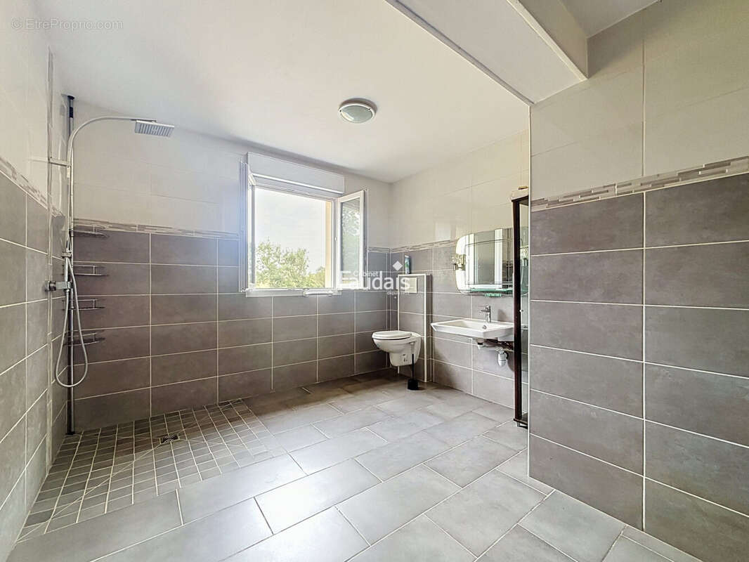 Maison 152 m² à Saint-Germain-D'elle  - photo 7