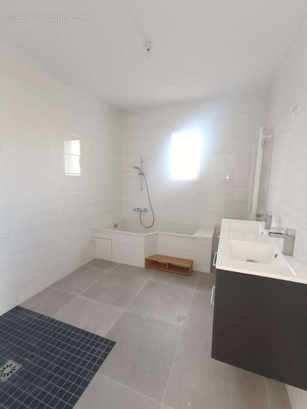 Maison à RUELLE-SUR-TOUVRE