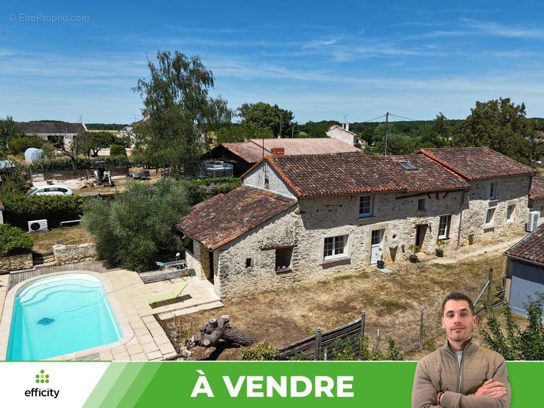 Maison 175 m² à Gizay  - photo 2