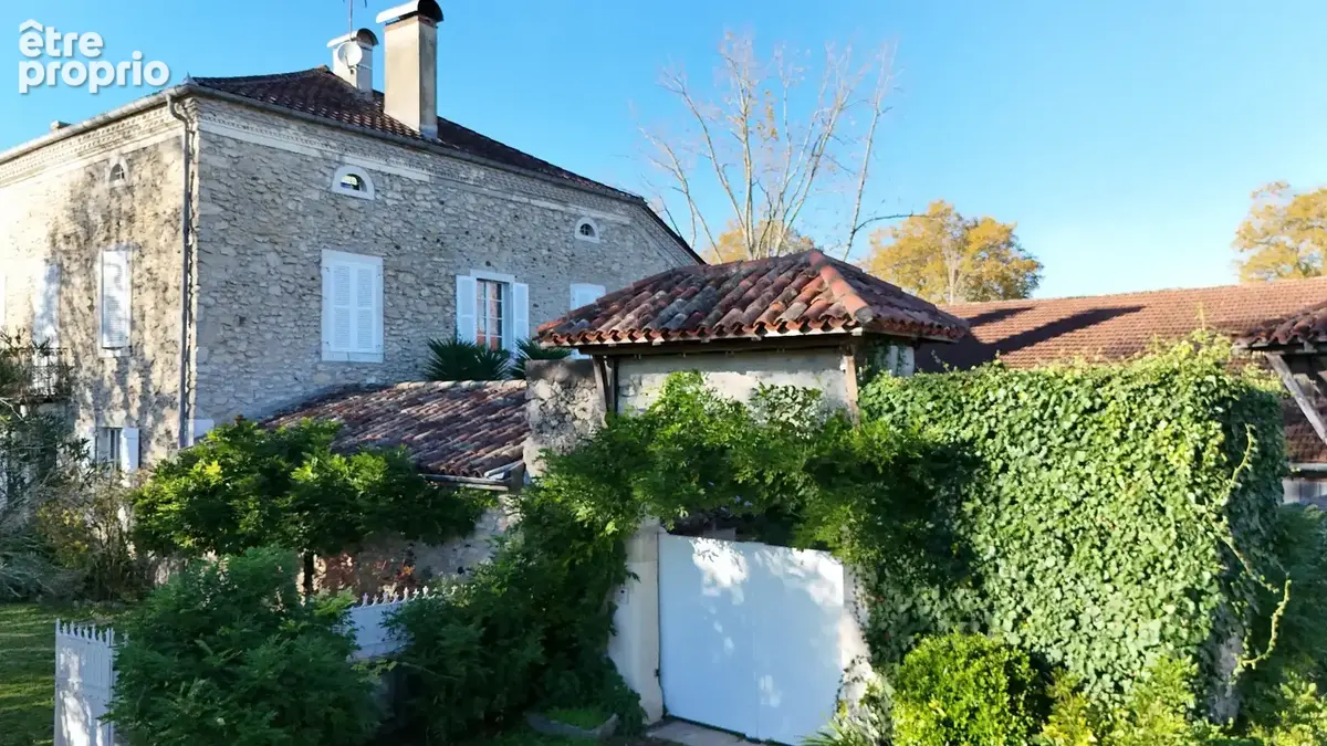 Maison de maitre de type t8 de 375 m2 dont une maison d'invite + 3 dependances - photo 35
