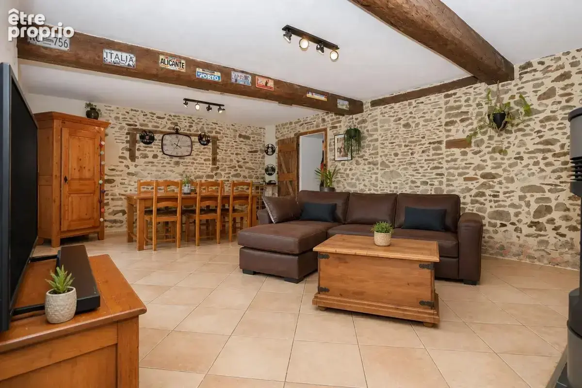 Maison de 194 m2 - 5 pièces - Martigné-Ferchaud - photo 3