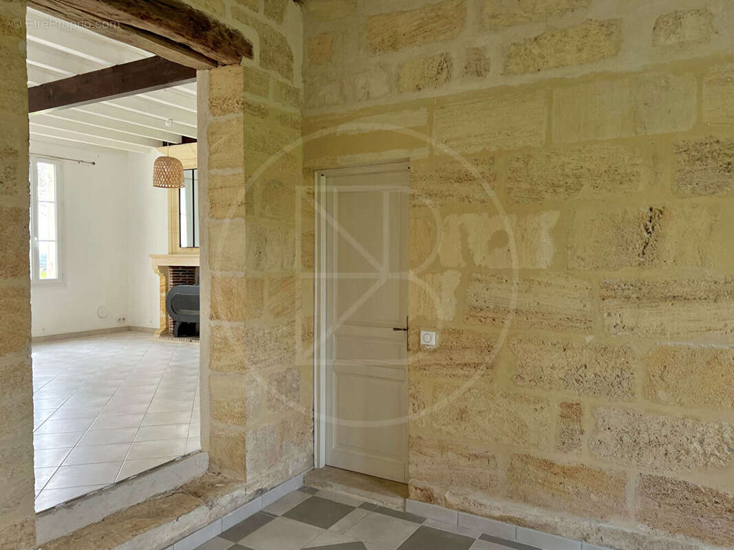 Maison à SAINT-EMILION