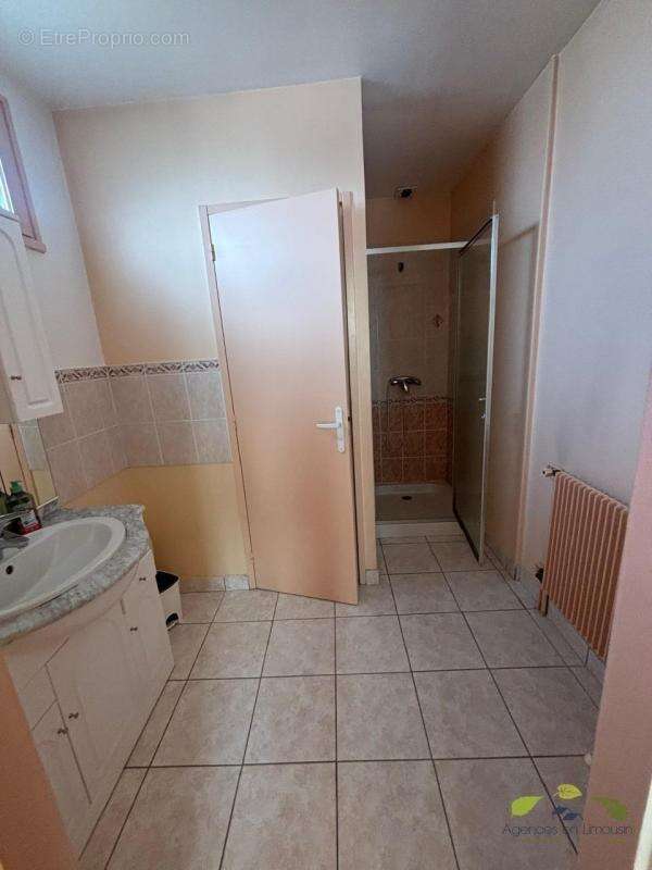 Appartement à SAUVIAT-SUR-VIGE