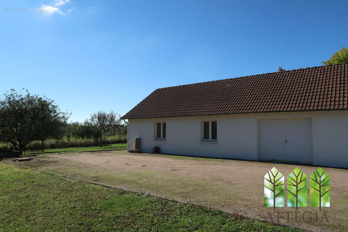 Maison 400 m² à Lourdoueix-Saint-Pierre  - photo 3