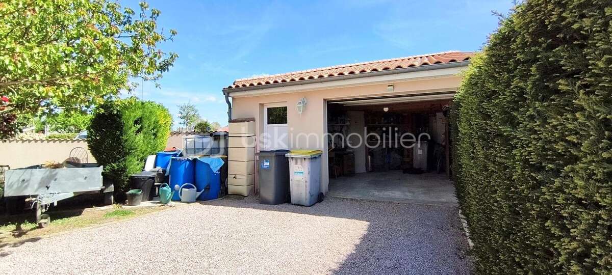 Maison à MONTAMISE
