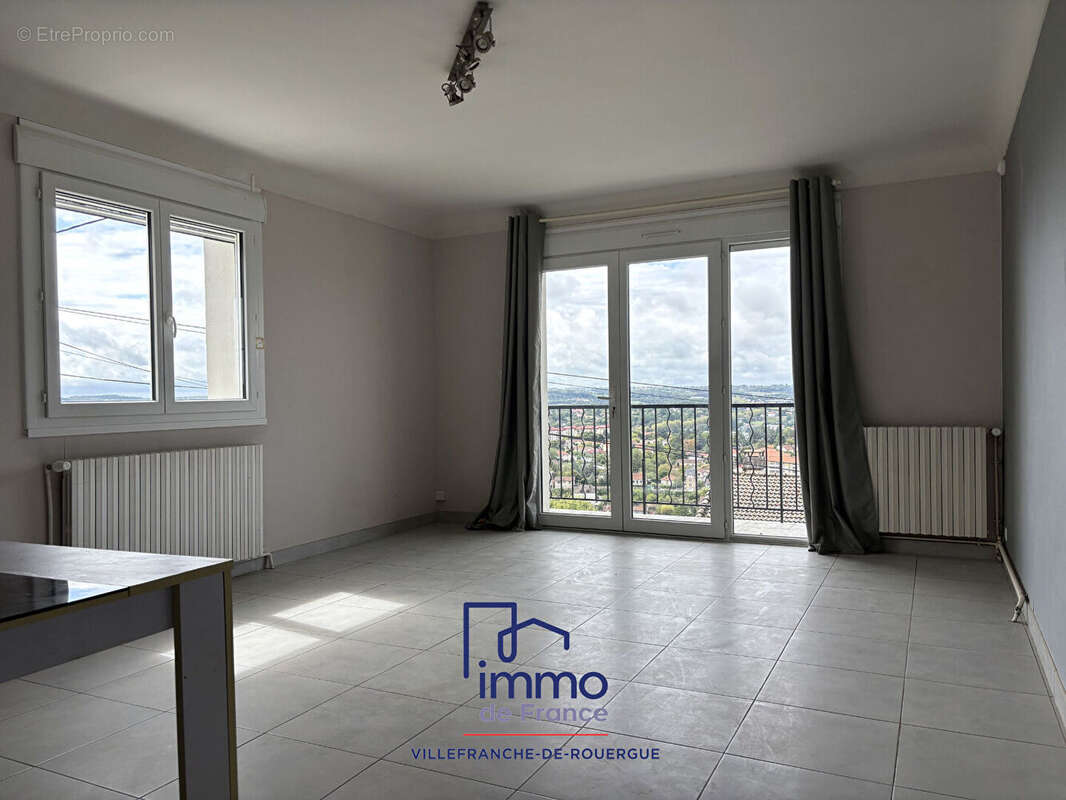 Maison T5 sur deux niveaux 128 m2 avec terrain et garage - photo 2