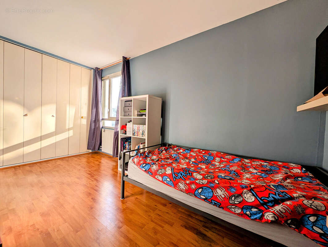 Appartement à SARTROUVILLE