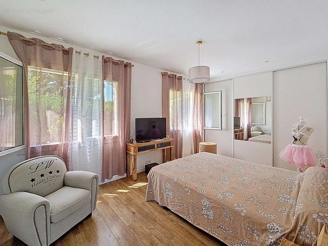 Maison à SAINT-LAURENT-DU-VAR