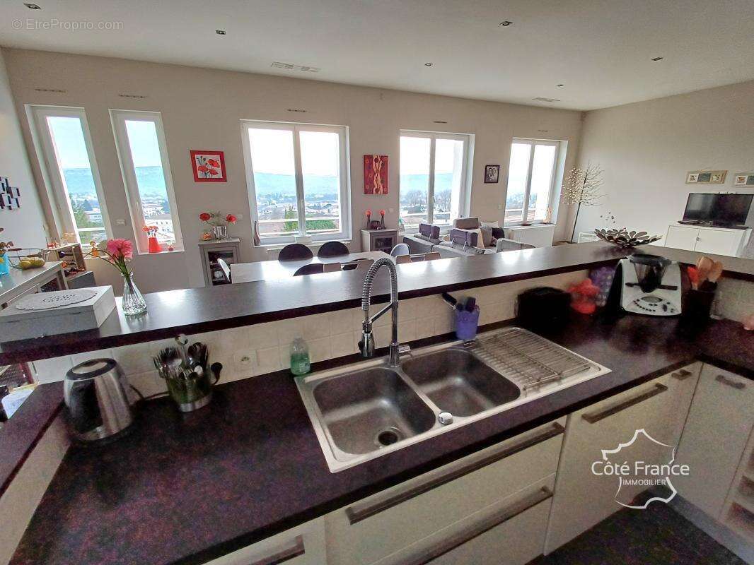 Loft de 129 m2 entièrement rénové, comprenant 4 pièces, dont - photo 8