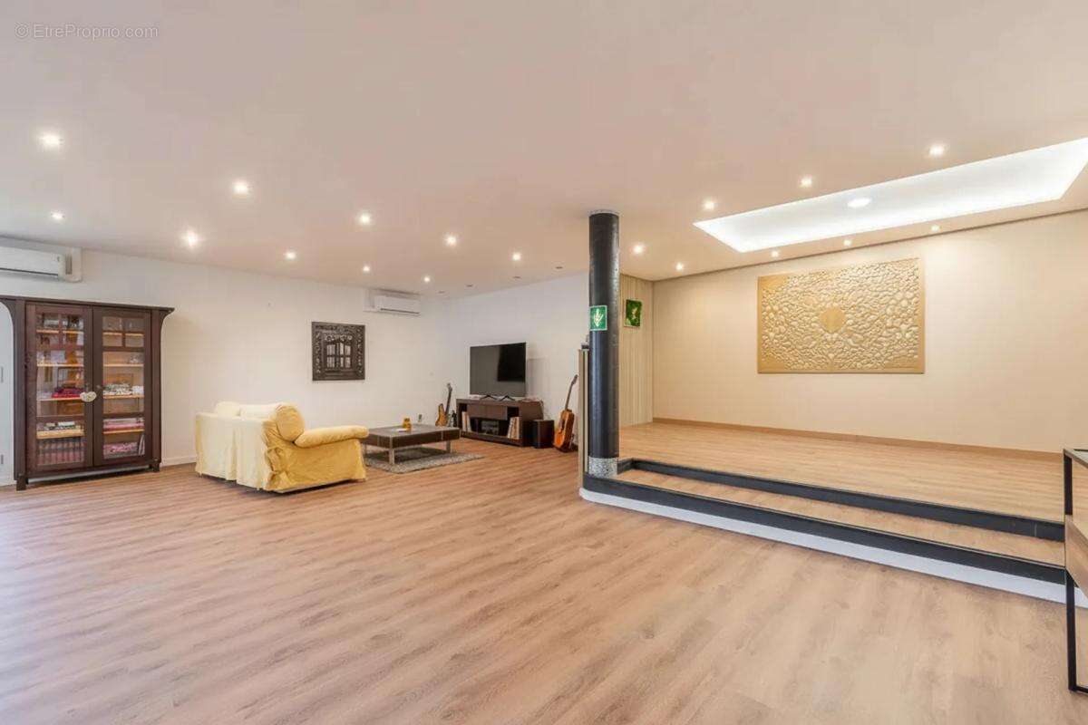 Maison entièrement rénovée - 320m saint-Cyr-sur-Morin - photo 5