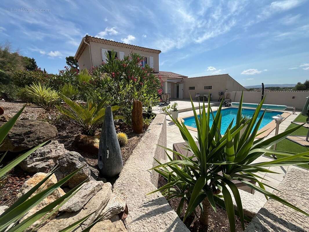 Belle villa T5 avec piscine et jardin - photo 12