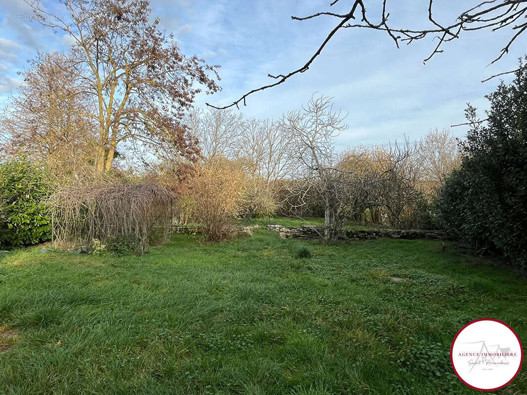 Maison à BESSAIS-LE-FROMENTAL
