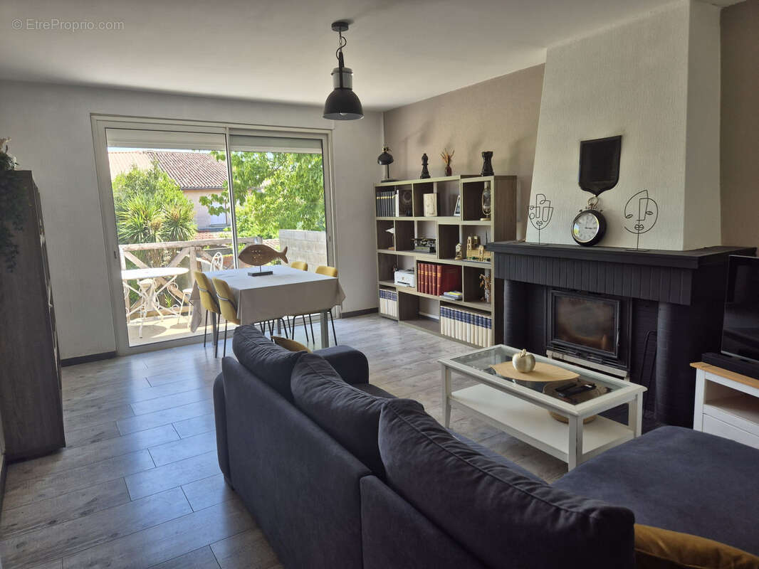 Maison de bourg de 105 m2 habitables offrant de beaux volumes et un fort potentiel, avec jardin ! - photo 5