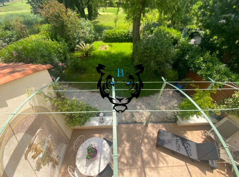 Maison à ROQUEBRUNE-SUR-ARGENS