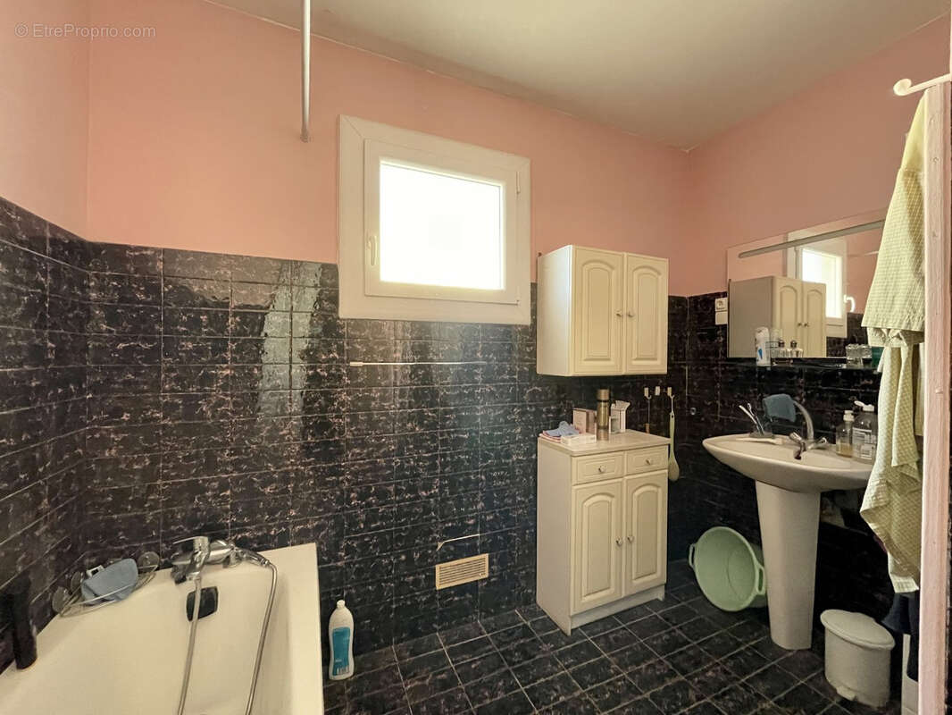 Maison à SAINT-THIBERY