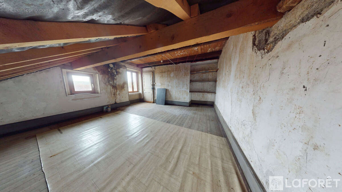 Maison à MONTECHEROUX