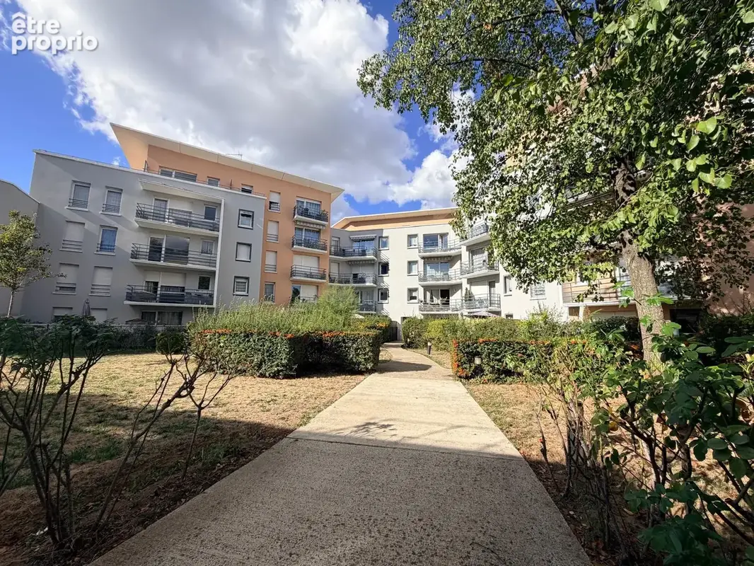 Appartement en dernier étage avec ascenseur, quartier calme et recherché - photo 1