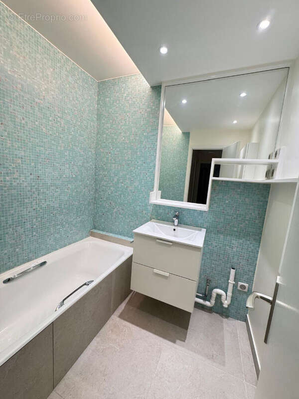 Appartement à PARIS-10E