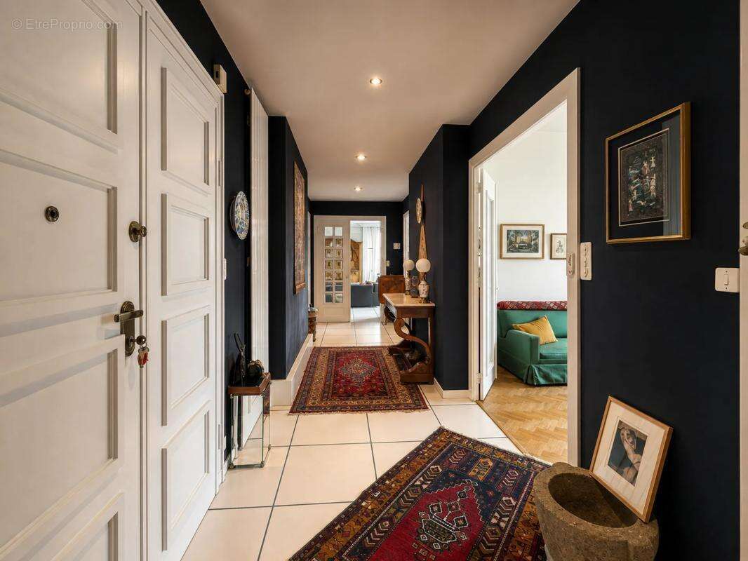 Appartement de 5 pièces de 174 m² à Saint-Étienne - photo 3