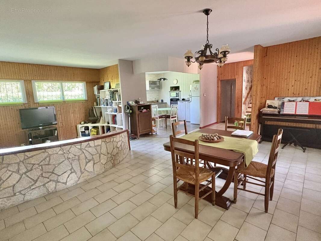 Maison à LA SALVETAT-SAINT-GILLES