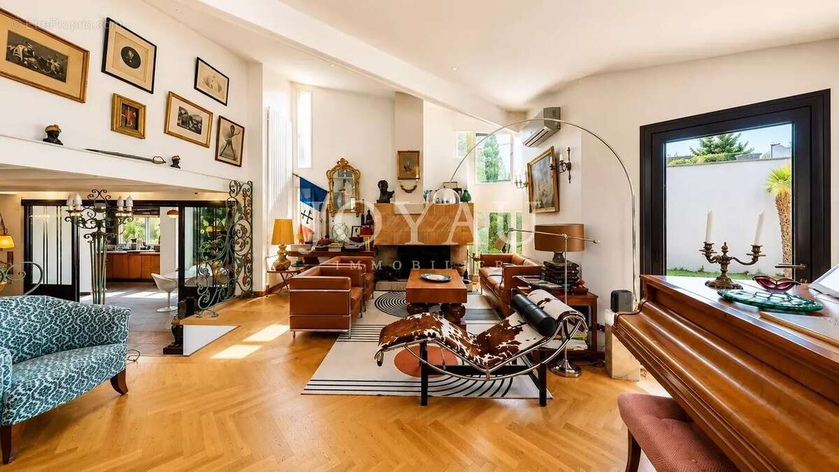 Maison familiale avec piscine et garage – Côte Pavée, à proximité immédiate des écoles - photo 6