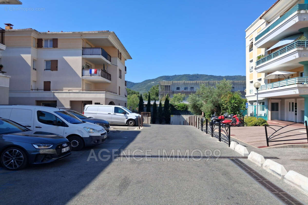 Parking à PEGOMAS