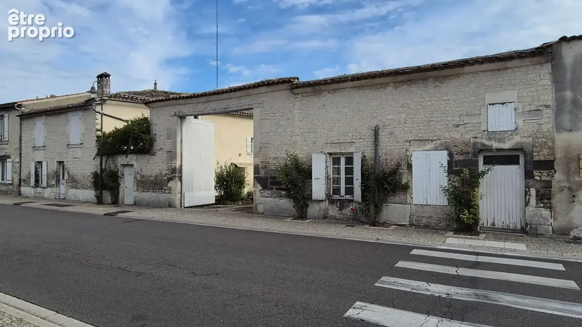 Corps de Ferme à rénover de 500 m2, proche commerces, beaucoup de dépendances - photo 12