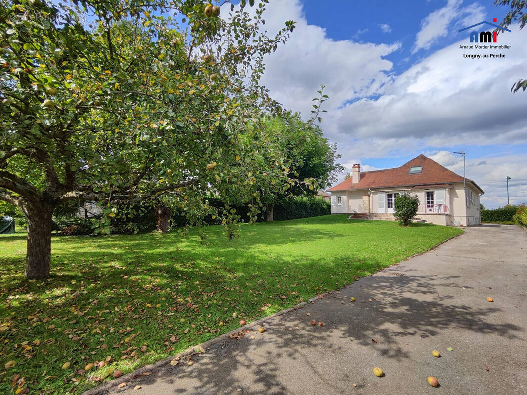 Maison à LA CHAPELLE-MONTLIGEON