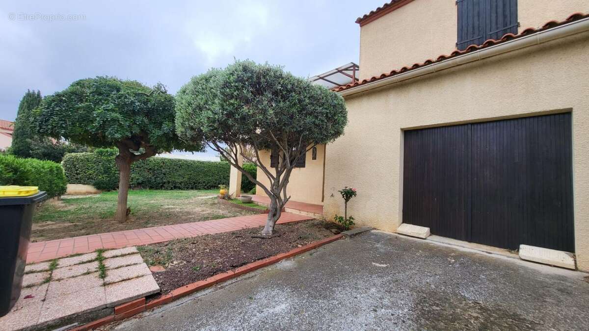 Maison à VILLENEUVE-DE-LA-RAHO