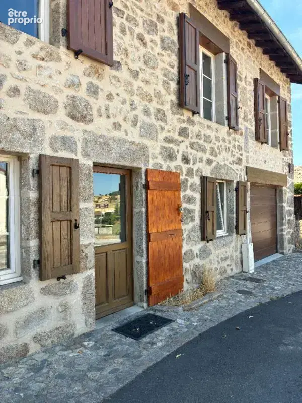 TIRANGES 43530 Belle maison de village 102m² 3 chambres, cour et garage 96 000 - photo 3