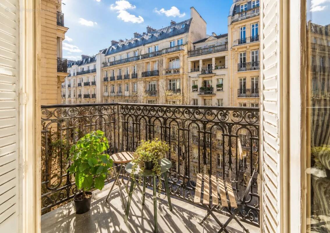 Appartement à PARIS-16E